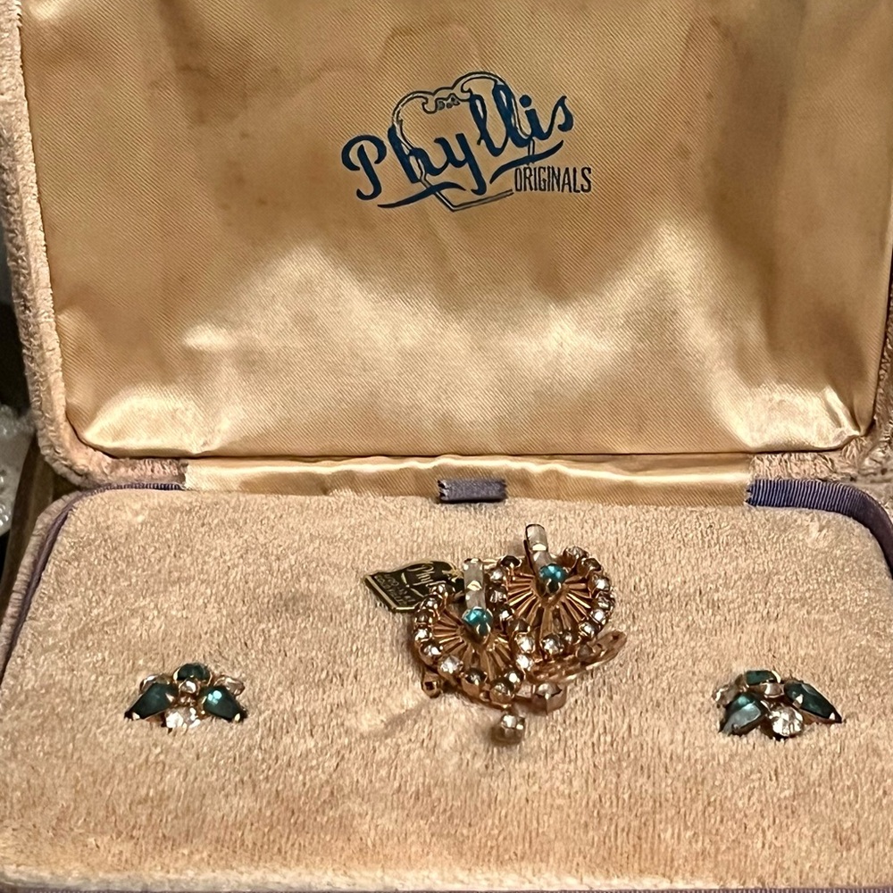 Vintage Brooch/Clip Earring Set W Box